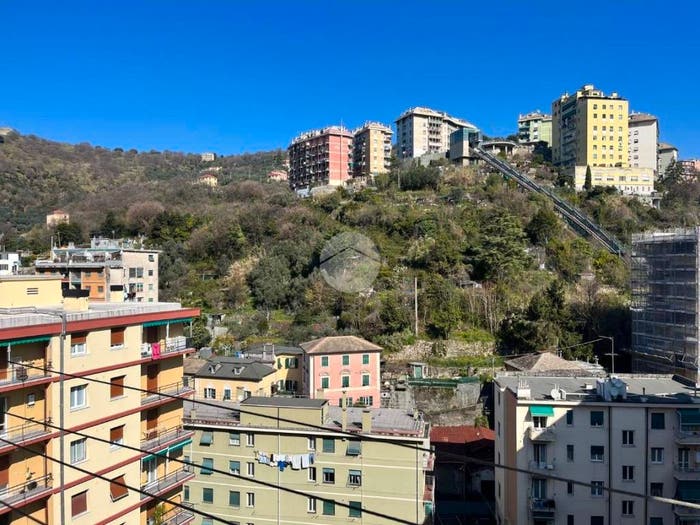 Appartamento trilocale in vendita in Via Piero Pinetti, Quezzi, Genova