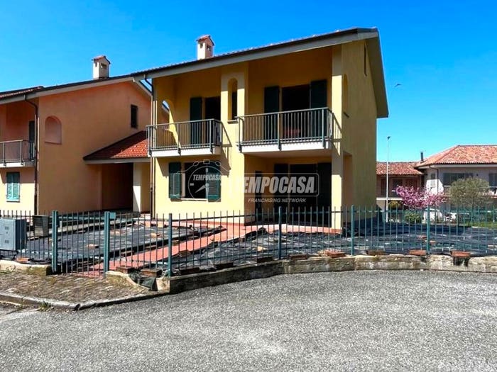 Appartamento con 5 locali in vendita in Borgata Fornace, Centro, La Morra