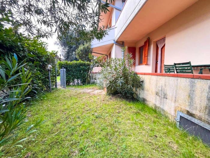 Appartamento quadrilocale in vendita in Via Firenze, Marina di Massa Centro, Massa