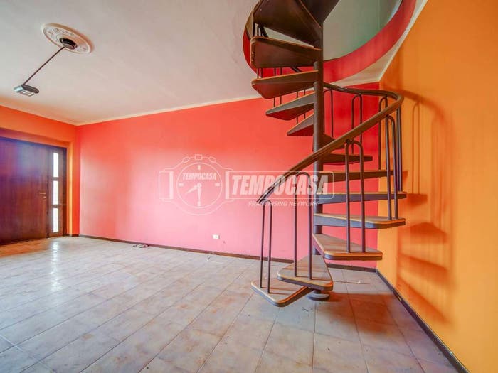 Appartamento trilocale in vendita in Via Rugabella b, Centro, Carnago
