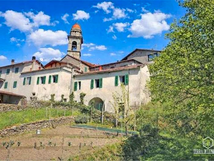Casa con 6 locali in vendita in Strada Senza Nome, Pontremoli