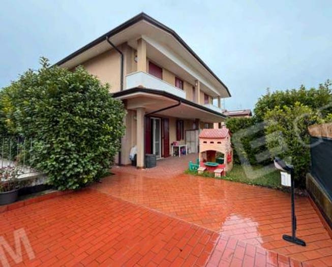 Casa con 5 locali in vendita in Via Francia, San Martino della Battaglia, Desenzano del Garda