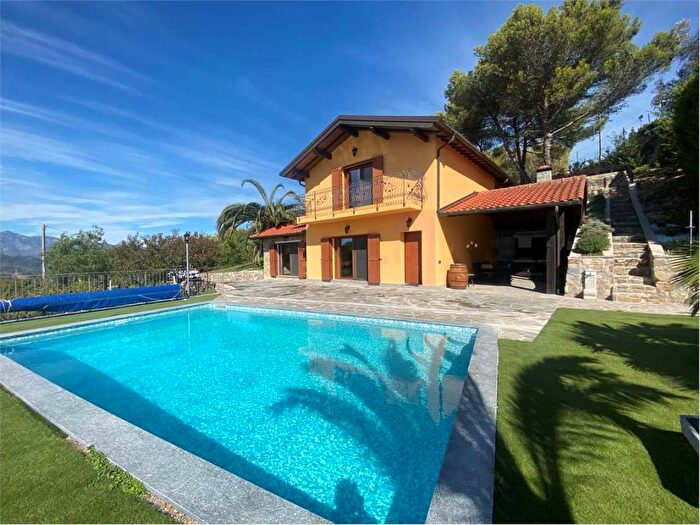 Casa con 5 locali in vendita in Strada Mergai, Vallebona