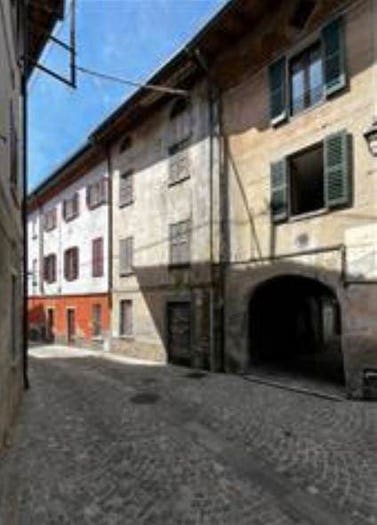Casa con 6 locali in vendita in Via Mentana, Albavilla