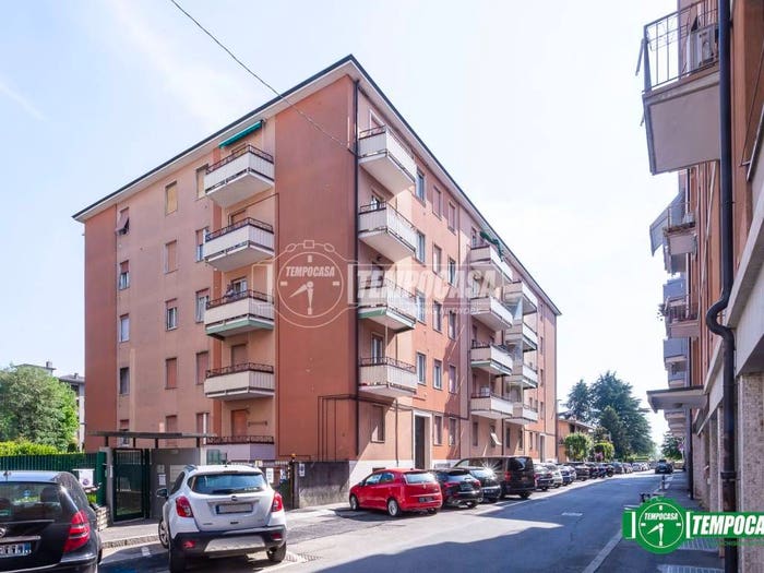 Appartamento bilocale in vendita in Via Ugo Foscolo, Canovine, Bergamo
