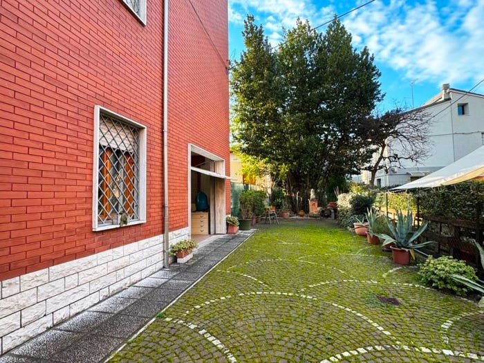 Appartamento con 5 locali in vendita in Via Giuseppe Gibellini, Buon Pastore Parco Amendola, Modena