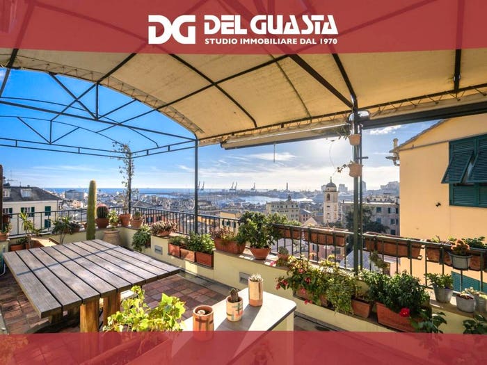 Appartamento quadrilocale in vendita in Piazza della Giuggiola, Carmine, Genova