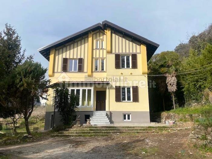 Casa con 6 locali in vendita in Viale Giacomo Borneto, Pontedecimo, Genova