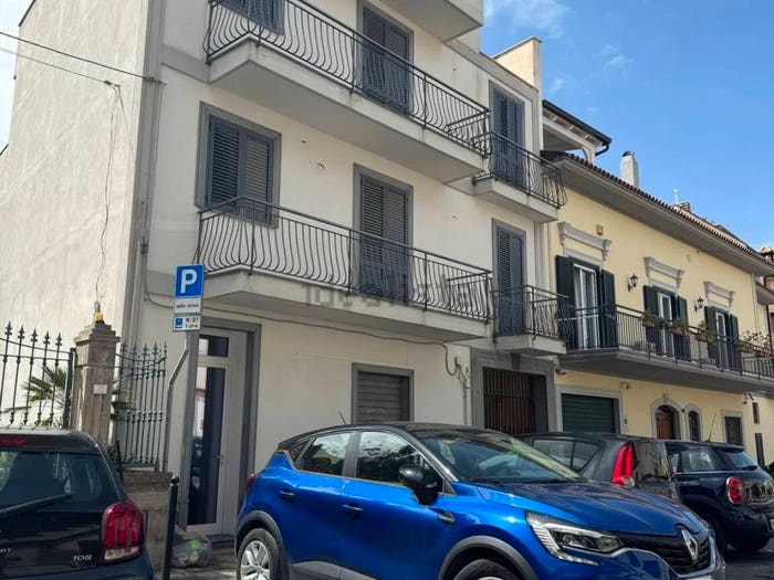 Casa con 6 locali in vendita in Via Iolanda No Number, Mondragone