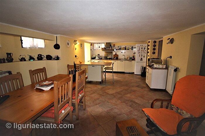 Casa trilocale in vendita in Zona Collinare, Bordighera