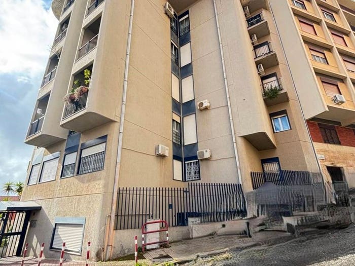 Appartamento quadrilocale in vendita in Via Peculio Frumentario, Centro Storico, Messina