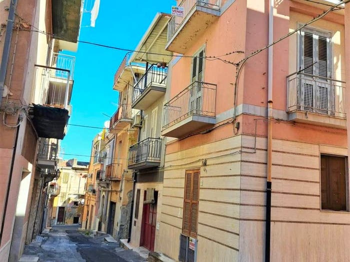 Casa con 6 locali in vendita in Via Maci, Lentini