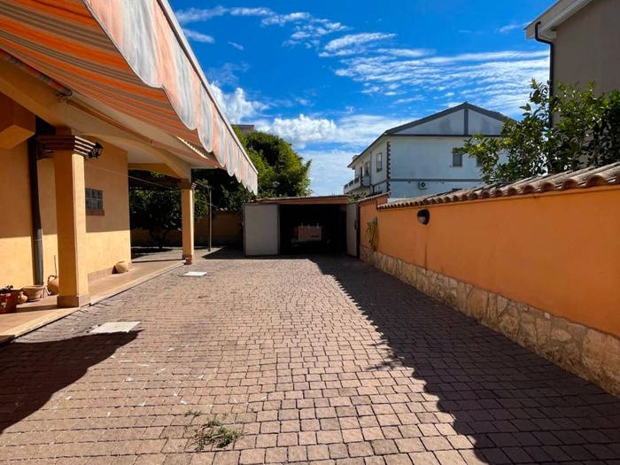 Casa quadrilocale in vendita in Via Mar di Bering, Torvaianica Alta, Pomezia