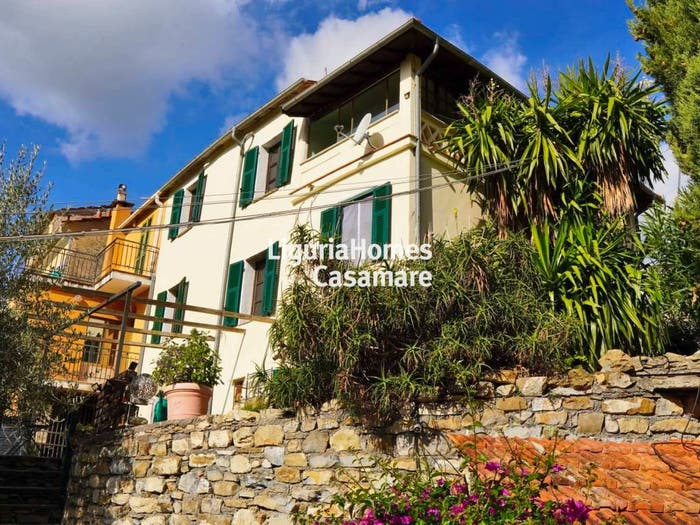 Casa con 6 locali in vendita in Piazza Santa Lucia, Roncagli, Diano San Pietro