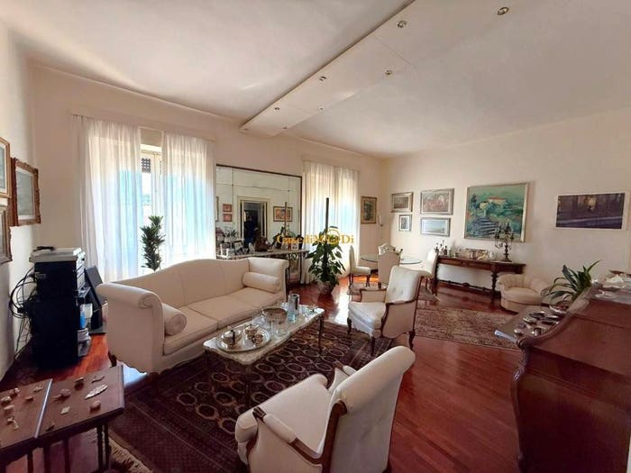 Appartamento con 6 locali in vendita in Pza Cavour, Cavour San Carlo, Livorno