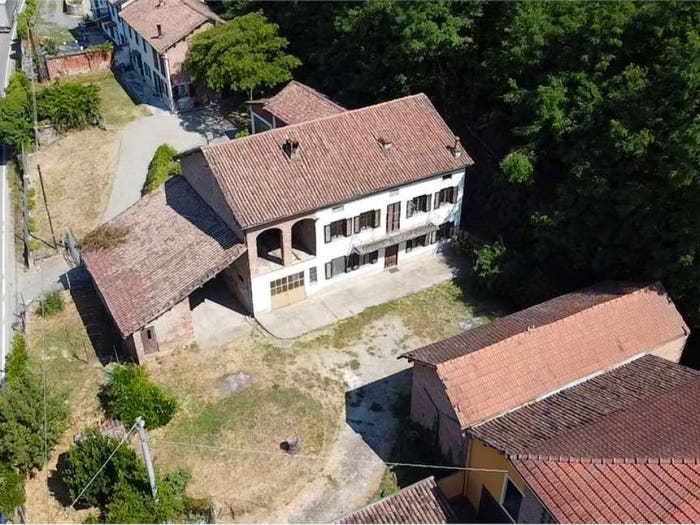 Casa con 6 locali in vendita in Ghiare Madonna, Incisa Scapaccino