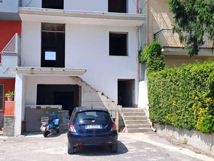 Casa quadrilocale in vendita in Via Strocchia, Saviano