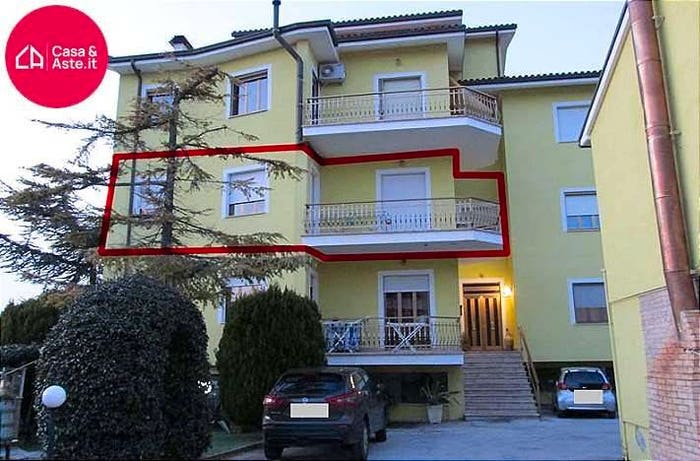 Appartamento con 6 locali in vendita in Via Veregrense, Montegranaro