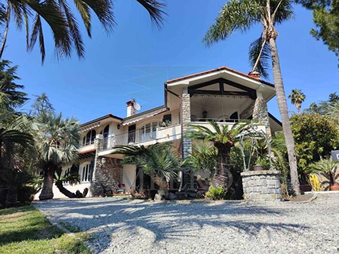 Casa con 6 locali in vendita in Via Iride, Zona Collinare, Bordighera