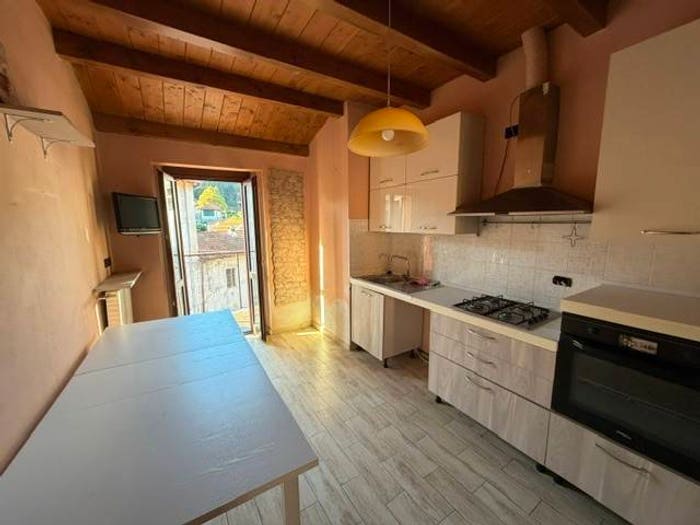 Appartamento trilocale in vendita in Via Settembre, Oltrona di San Mamette