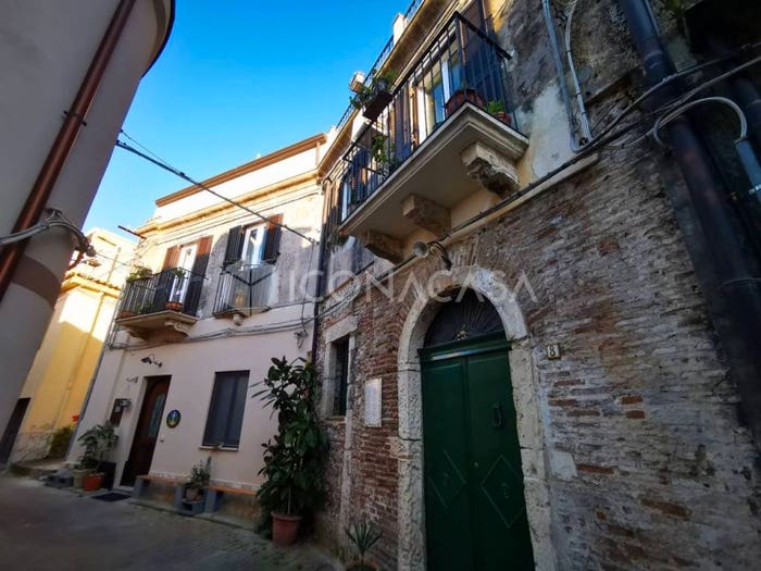 Casa con 6 locali in vendita in Via Principe Umberto, Castanea Salice, Messina