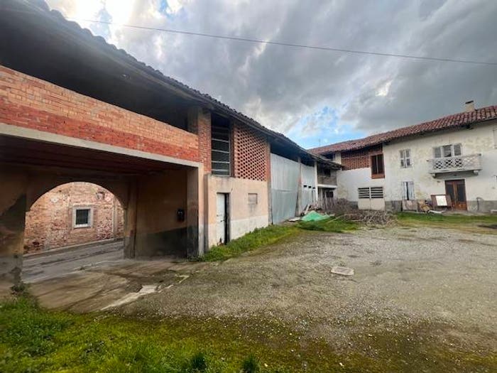Casa con 6 locali in vendita in Via Generale Guasco, Colcavagno, Montiglio Monferrato