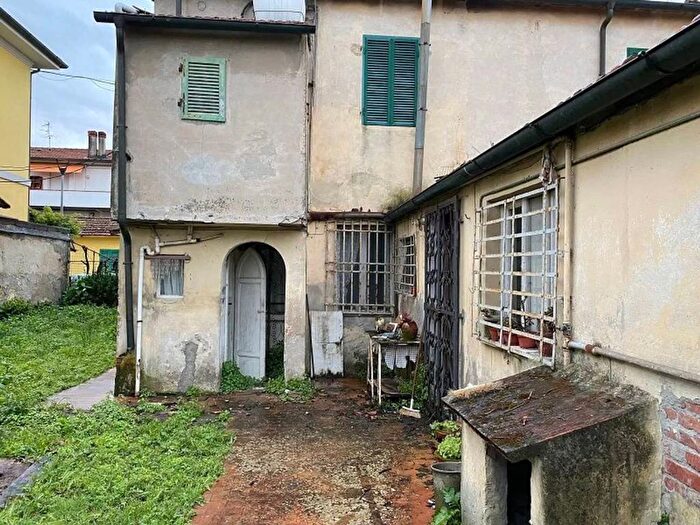 Casa con 6 locali in vendita in Torre del Lago, Viareggio