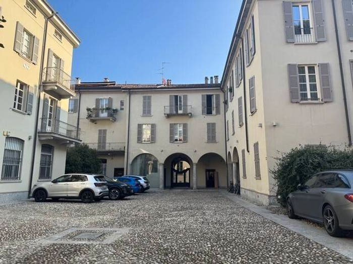 Appartamento bilocale in affitto in Via Volta, Centro Storico, Como