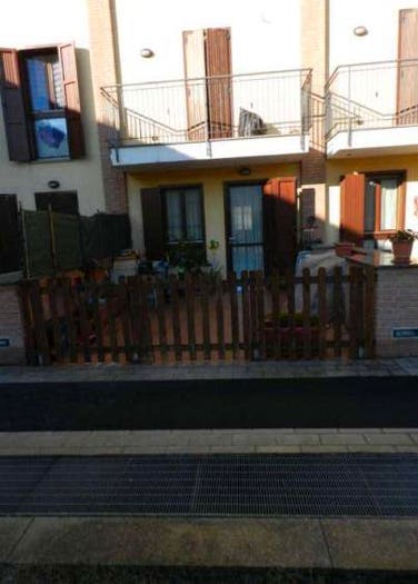 Casa trilocale in vendita in Piazza Soyons già Via Roma, Spinadesco
