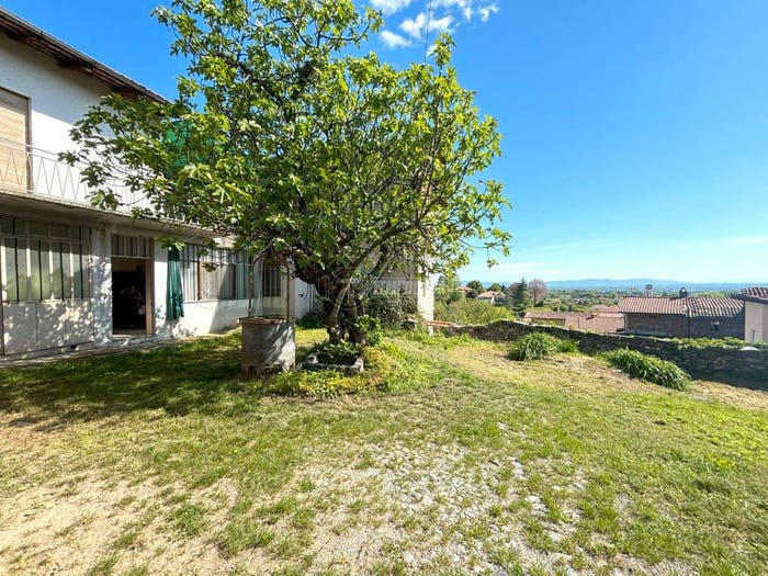 Casa con 6 locali in vendita in Via Bianco, Centro, Cuceglio