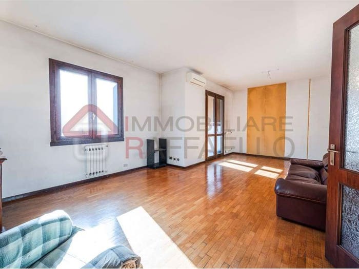 Casa con 6 locali in vendita in via vignolese, Sant'Agnese Università, Modena