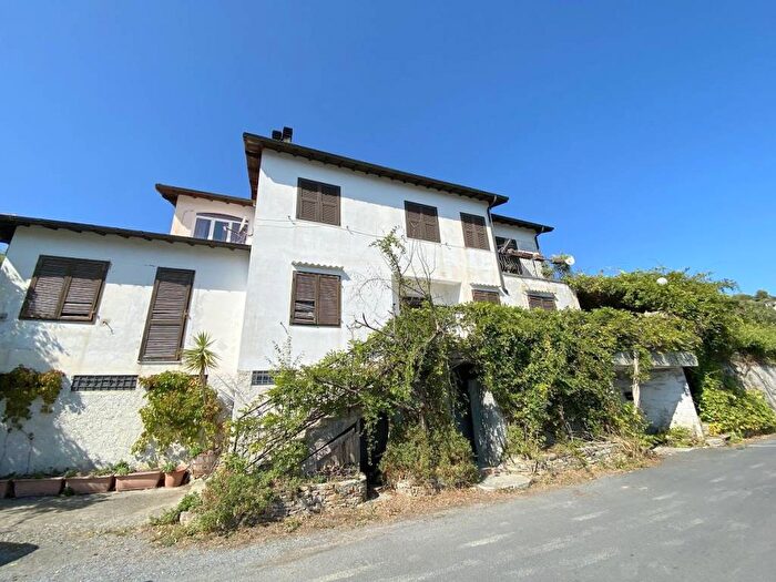 Casa con 6 locali in vendita in Via Sant'Agata, Borgo Sant'Agata Borgo d'Oneglia Costa d'Oneglia, Imperia