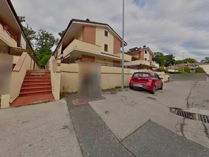 Appartamento con 6 locali in vendita in Via Xxv Aprile, Stagno, Collesalvetti