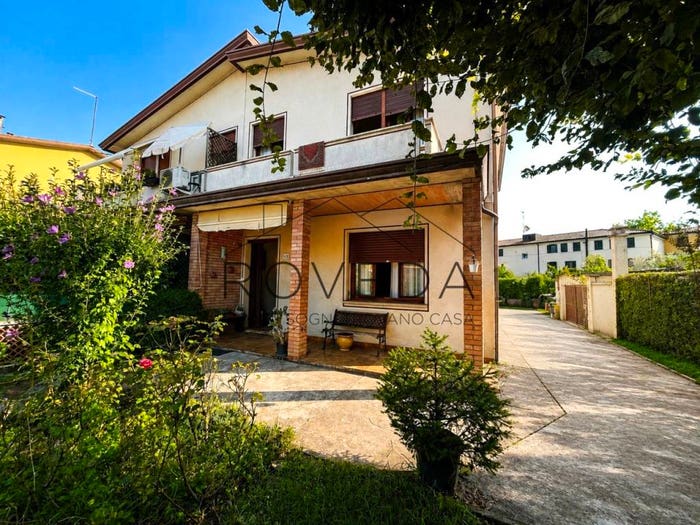 Casa quadrilocale in vendita in Via Don Luigi Sturzo, Centro, Casier