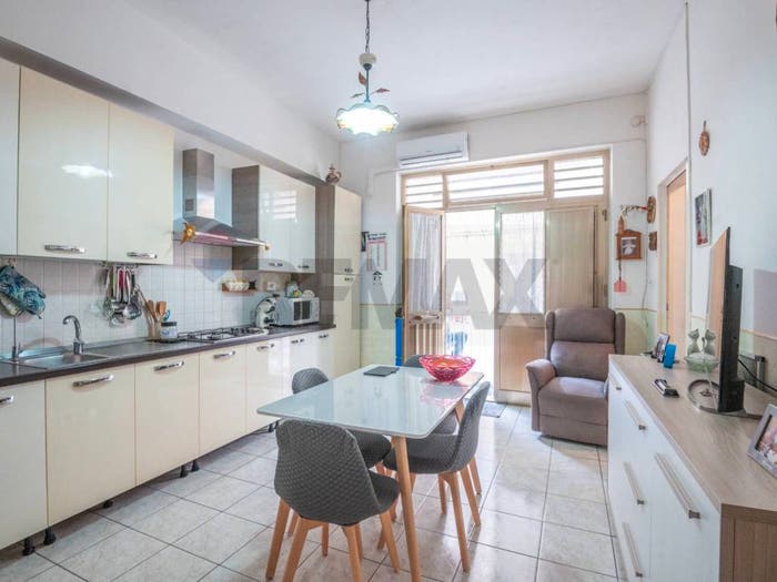 Casa con 6 locali in vendita in Via Unità, Centro, Pachino