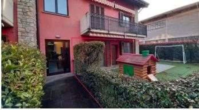 Appartamento con 5 locali in vendita in Via nesa, Centro, Alzano Lombardo