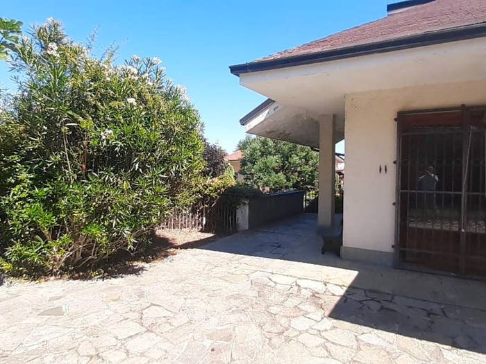 Casa con 6 locali in vendita in Via Mario Davide, Piossasco