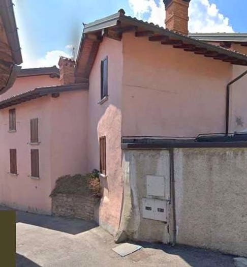 Appartamento trilocale in vendita in Via Alessandro Volta, Lipomo