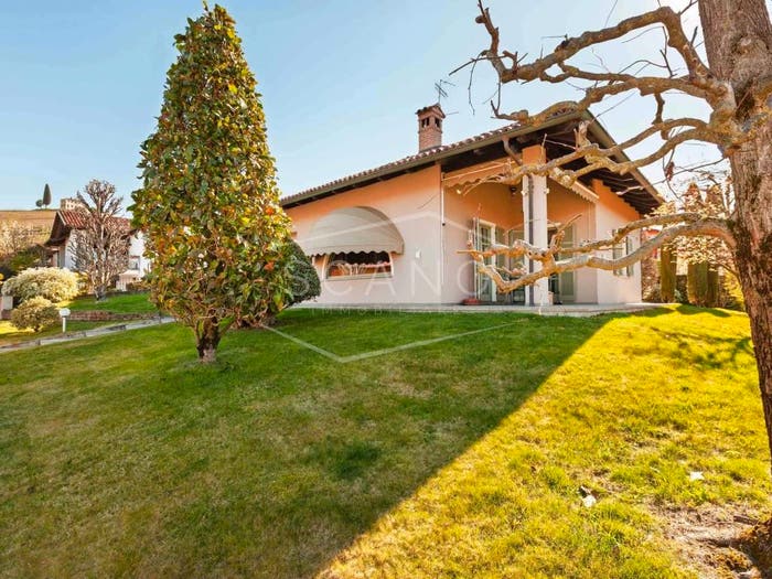 Casa con 6 locali in vendita in Piobesi d'Alba