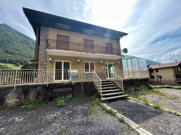 Casa con 6 locali in vendita in Viale Valzella, Valzella, Ardesio