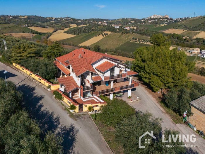 Casa con 6 locali in vendita in Contrada Rielli, Loreto Aprutino