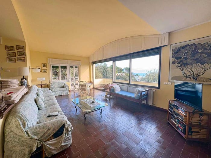 Casa con 6 locali in vendita in via della Rotonda, Pineta, Arenzano