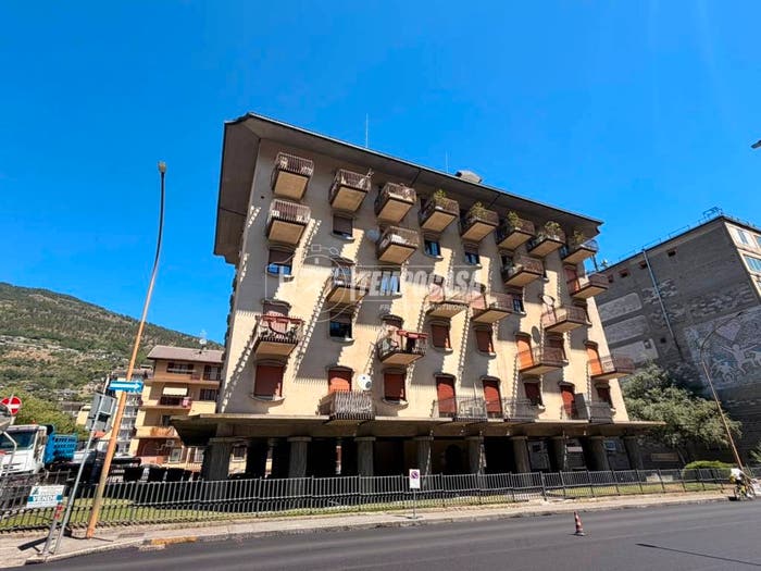 Appartamento trilocale in vendita in Via Chambery, Centro, Aosta
