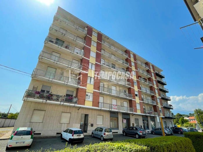 Appartamento trilocale in vendita in VIALE CAMILLO OLIVETTI, Centro, Agliè