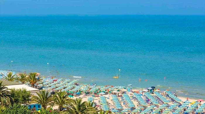 Casa con 6 locali in vendita in Lungomare Marconi, Alba Adriatica