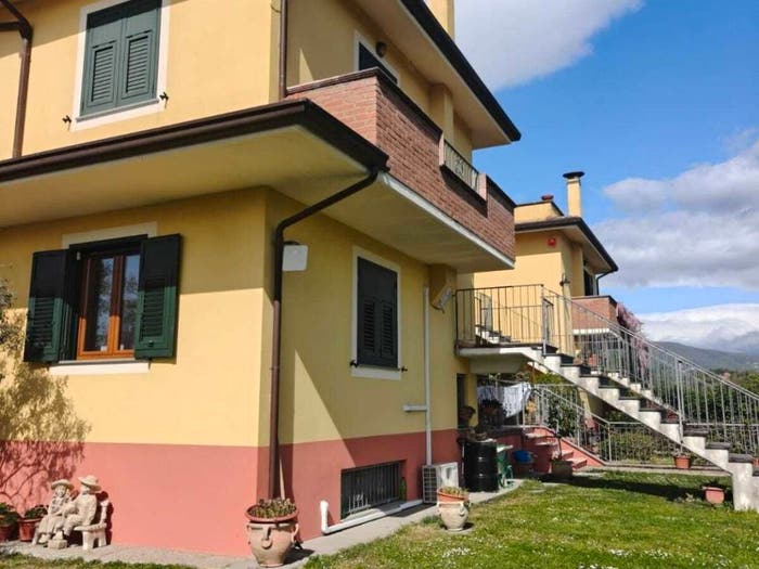 Appartamento con 6 locali in vendita in Via Vaccareccia, Aulla