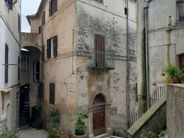 Appartamento con 6 locali in vendita in via del plebiscito, Centro, Bassiano