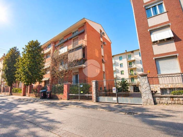 Appartamento quadrilocale in vendita in Via ippolito nievo, Ospedale Volturno, Parma
