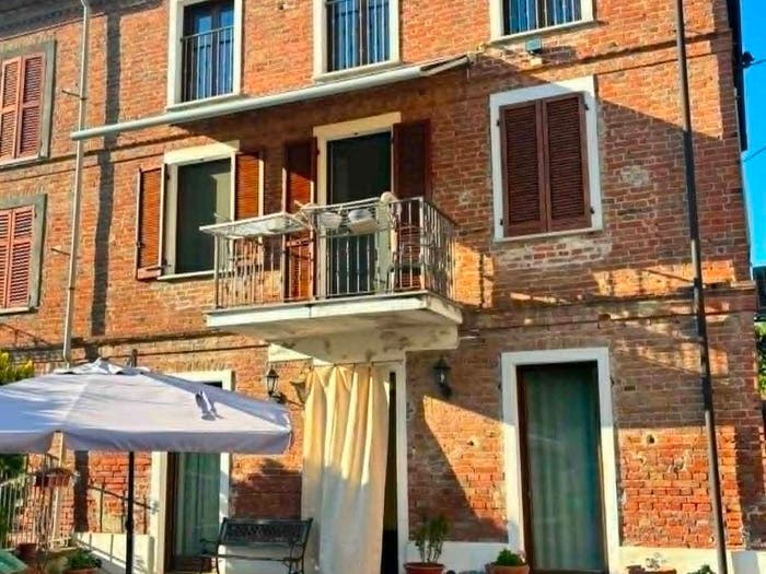 Casa con 6 locali in vendita in Castelnuovo Belbo