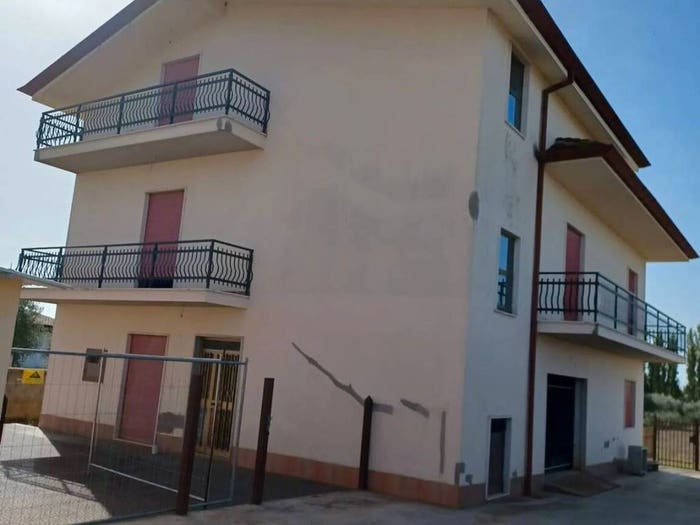 Casa con 6 locali in vendita in Cisterna di Latina